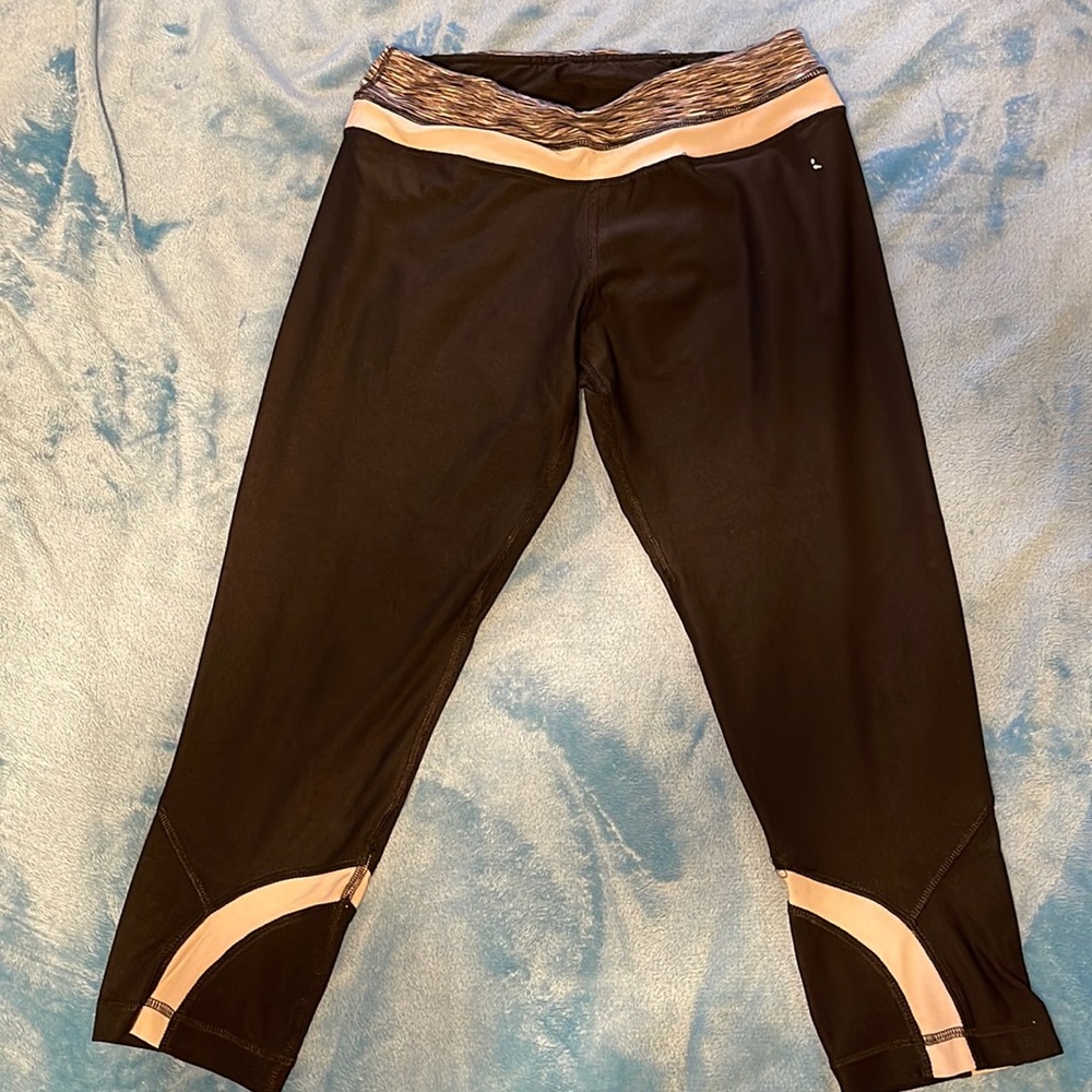 Danskin Now Workout Capri Leggings